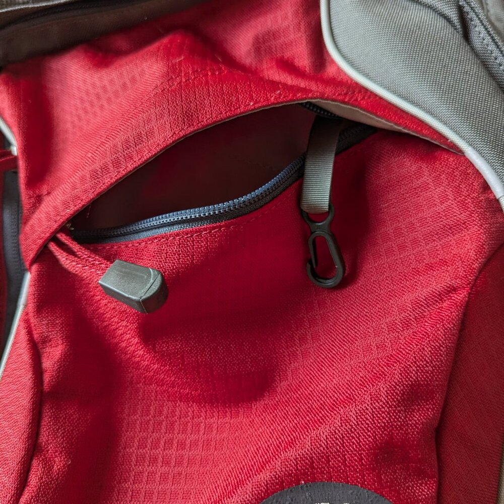 Osprey Veer Red Crossbody bag - Picture 10 of 13